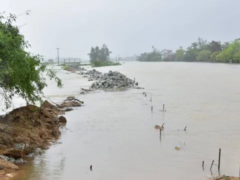 Đi vào đường ngập đã rào cấm, nam thanh niên bị lũ cuốn tử vong