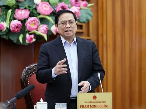 Thủ tướng: Không để khủng hoảng xăng, dầu, điện