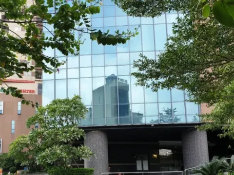 Xúc động những bông cúc trắng, lá thư tay... trên chỗ ngồi của nam sinh lớp 10 tự tử