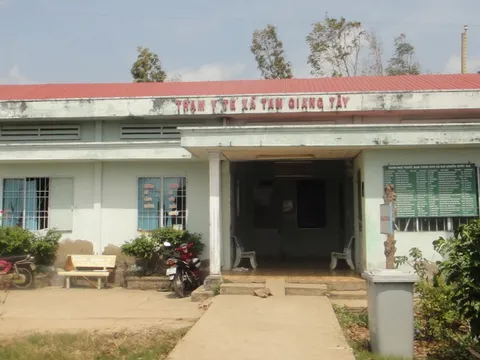 Đình chỉ nhân viên y tế tiêm nhầm vaccine Pfizer cho bé gái gần 8 tháng tuổi