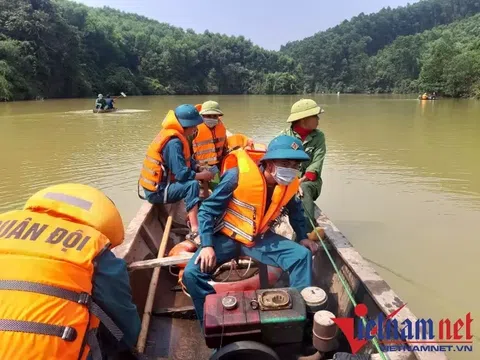 Hà Tĩnh: Lật thuyền giữa đập nước, một người đàn ông mất tích