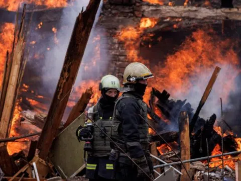 Soái hạm Moskva chìm: Ukraine chuẩn bị nếm đòn "báo thù sấm sét" của Nga