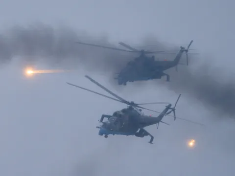 NÓNG: Trận chiến Donbass đã bắt đầu - Giao tranh dữ dội, 1 thị trấn đã rơi vào tay Nga!