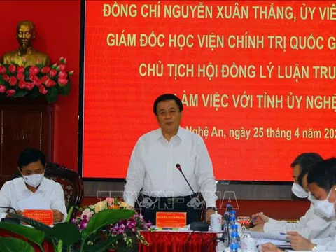 Đồng chí Nguyễn Xuân Thắng làm việc với Tỉnh ủy Nghệ An