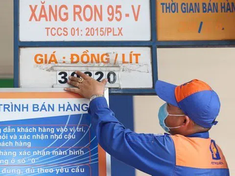 Xăng dầu tiếp tục tăng giá, xăng RON95-III vượt 28.400 đồng/lít