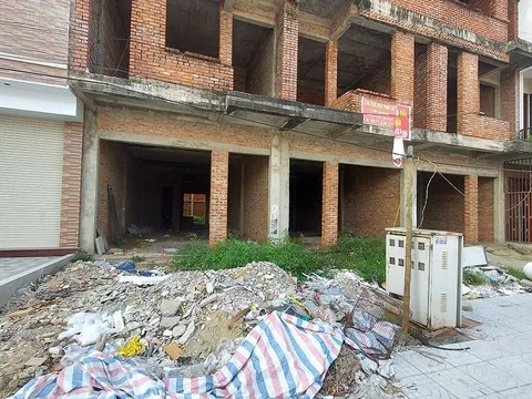 TP. Vinh (Nghệ An): Nhếch nhác dãy biệt thự bỏ hoang