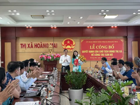 Lễ công bố Quyết định của Chủ tịch UBND Thị xã về công tác cán bộ