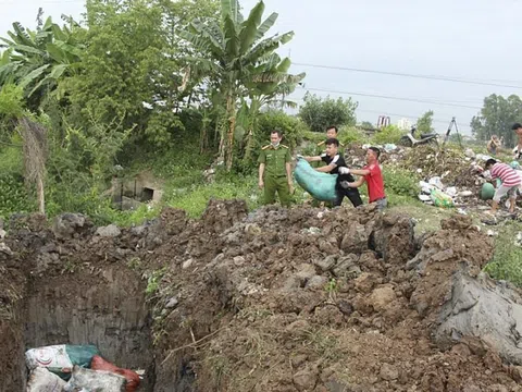 Nghệ An: 6 tấn mỡ động vật bốc mùi hôi thối bị tiêu huỷ