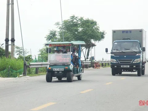 Hà Tĩnh: Yêu cầu xử lý nghiêm tình trạng xe điện chở học sinh sai quy định ở Cẩm Xuyên