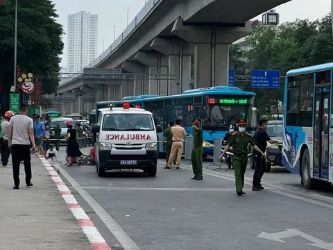 Bé 3 tuổi chết thương tâm trên đường đi học về