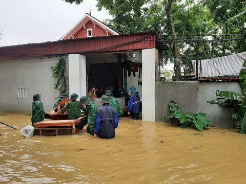 Tường đổ sập trong lúc dọn nhà sau mưa lớn, 3 người tử vong