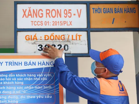 Giá xăng tăng thêm gần 1.000, lên mức 31.570 đồng/lít