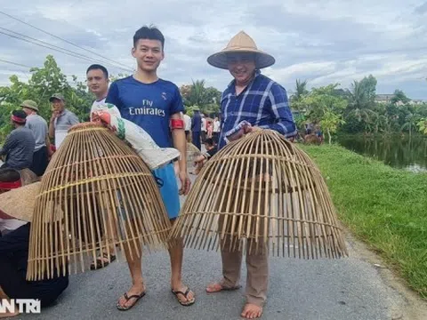 Nghệ An: Hàng trăm "nơm thủ" cùng lao xuống hồ bắt cá