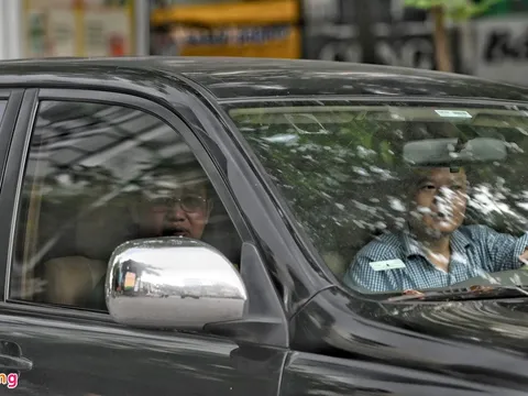 Lực lượng công an xuất hiện tại trụ sở Bộ Y tế