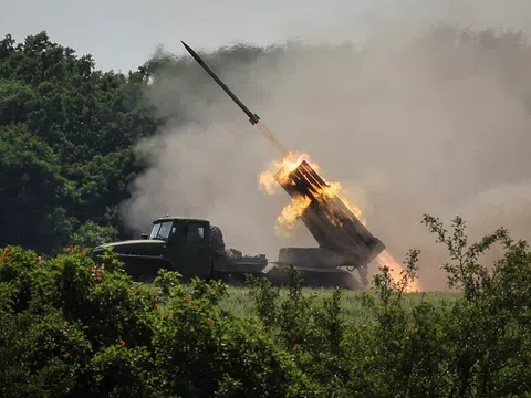 Phe ly khai ra tối hậu thư, Ukraine bị đánh bật khỏi "tâm chấn" Donbass