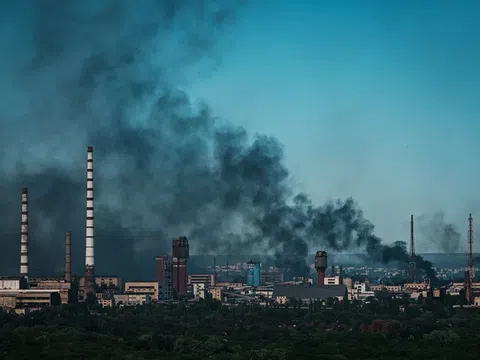 Nga đánh sập cầu nối Severodonetsk, Ukraine hứng chịu "tổn thất kinh hoàng"