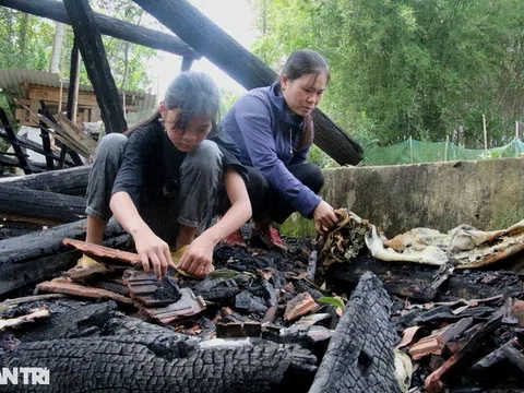 Hà Tĩnh: "Nhà cháy rụi rồi, cháu chắc cũng phải nghỉ học thôi cô chú ơi!"