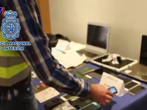 Tây Ban Nha: Đường dây tống tiền tình dục khiến 4.000 nạn nhân mắc bẫy