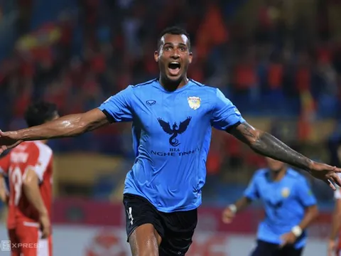 Trợ lý trọng tài gây tranh cãi trận Viettel - Hà Tĩnh