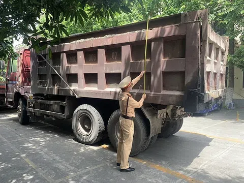 Cao điểm kiểm tra, xử lý nghiêm các trường hợp xe quá khổ, quá tải, vi phạm nồng độ cồn