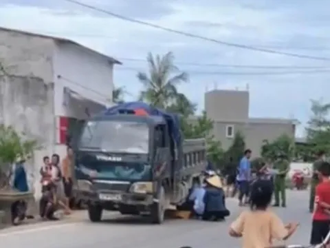Nghệ An: Bé trai tử vong dưới bánh xe tải