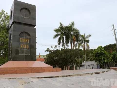 Di tích lịch sử Quốc gia đặc biệt Km0 - đường Hồ Chí Minh lún, nứt toác