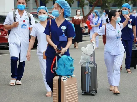 Nghệ An: Bác sĩ, nhân viên y tế "dài cổ" chờ phụ cấp chống dịch