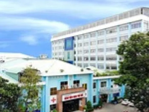 Hai cựu cán bộ công an nhận hàng triệu USD, hứa "chạy án" cho giám đốc bệnh viện