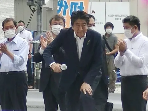 Lời khai chấn động về súng tự chế của người ám sát ông Abe