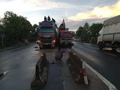 Xe tải mất lái, "lùa" dải phân cách trên Quốc lộ 1A qua Hà Tĩnh