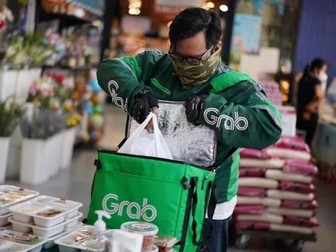 Grab thu phí nắng nóng: Tận thu mồ hôi của tài xế!