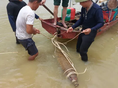 Thanh Chương: Tiêu hủy quả bom nặng gần 230kg được phát hiện trên sông Lam