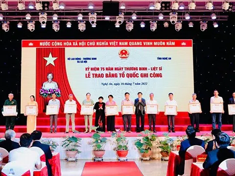 Trao Bằng Tổ quốc ghi công năm 2022 tới các thân nhân liệt sĩ