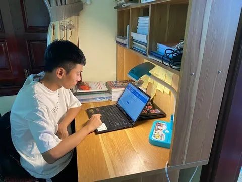 Thủ khoa khối C00 Hà Tĩnh với mơ ước "sống vì dân, quên thân vì nước"