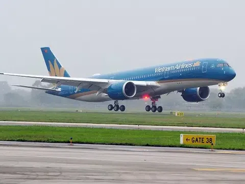 Máy bay Vietnam Airlines hạ cánh khẩn cấp vì lỗi động cơ