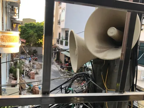 Bi hài loa phường: Mở nhạc vui giữa đám ma, bị phá dây cho "tắt tiếng"