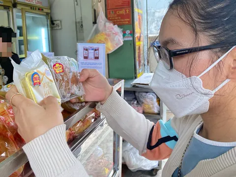Bánh trung thu siêu rẻ ồ ạt đổ về Việt Nam, có loại giá chỉ 2.000 - 5.000 đồng/cái
