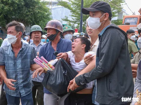 "Cháu lớn đã được cha đưa ra, thấy mẹ còn kẹt trong đám cháy nên chạy trở lại"