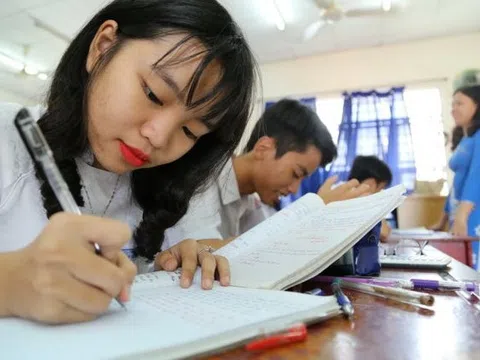 Không bắt buộc sử dụng trắc nghiệm trong đề thi Ngữ văn