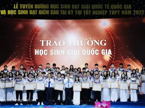 Nghệ An: Tuyên dương 140 học sinh đạt giải quốc tế, quốc gia và đạt điểm cao trong kỳ thi tốt nghiệp THPT năm 2022