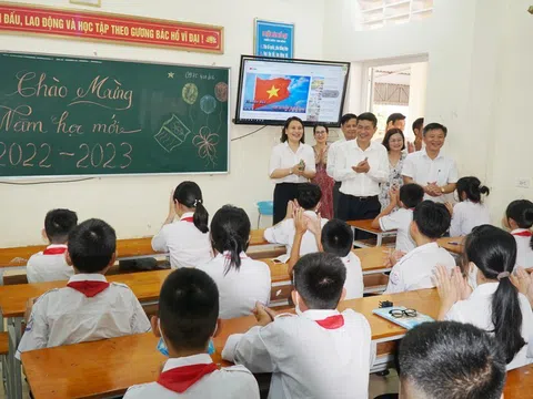 Nghệ An: Khích lệ giáo viên, học sinh trong ngày tựu trường