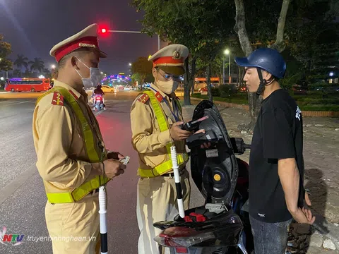 Công an TP Vinh: Ra quân xử lý vi phạm luật an toàn giao thông trong dịp nghỉ lễ