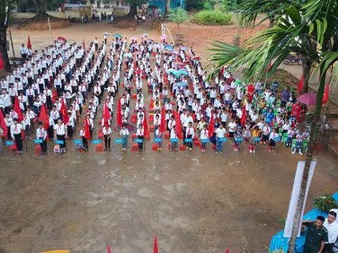 Hàng trăm giáo viên và học sinh ở miền núi Nghệ An chưa thể đến dự lễ khai giảng