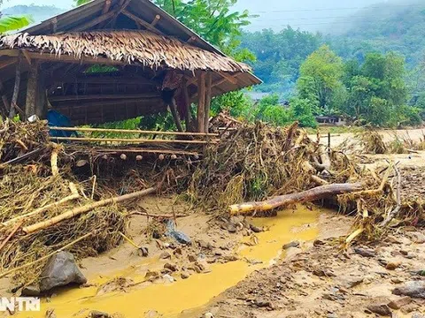 Cảnh lũ ống tàn phá huyện nghèo biên giới Nghệ An