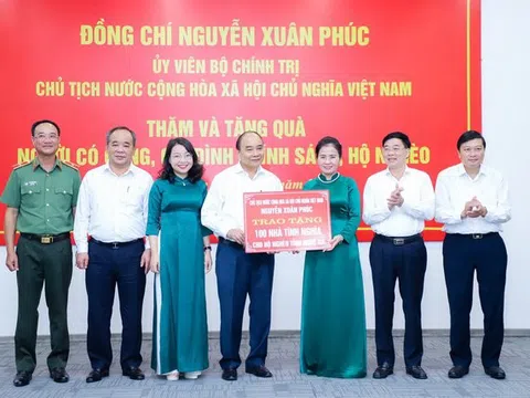 Chủ tịch nước Nguyễn Xuân Phúc trao tặng 100 nhà tình nghĩa cho hộ nghèo ở Nghệ An