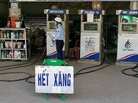 Xăng giảm, dầu tăng: Petrolimex kêu than lẽ gì?