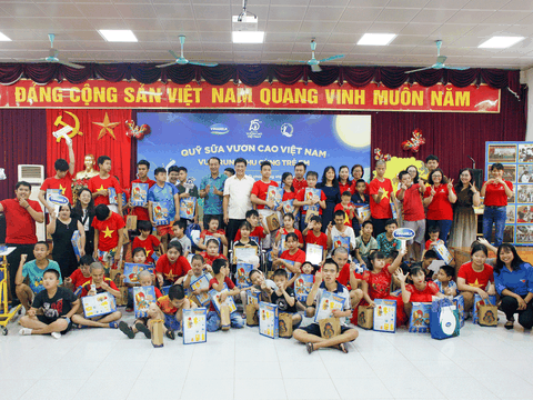 Thêm một mùa trung thu ấm áp trong hành trình 15 năm của Quỹ sữa vươn cao Việt Nam