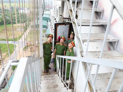 Hà Tĩnh: Phó Giám đốc Công an tỉnh trực tiếp kiểm tra các quán karaoke