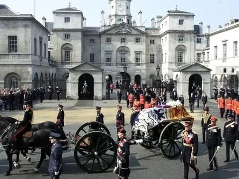 Tang lễ hiếm thấy dành cho Nữ hoàng Anh Elizabeth