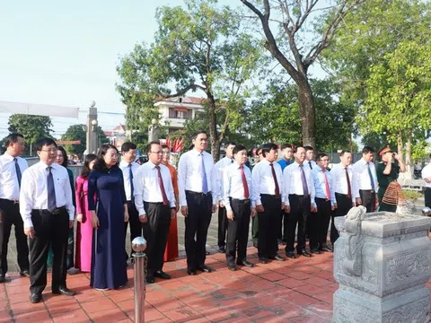 Lãnh đạo tỉnh Nghệ An dâng hoa tưởng niệm, tri ân các anh hùng liệt sĩ Xô viết Nghệ Tĩnh